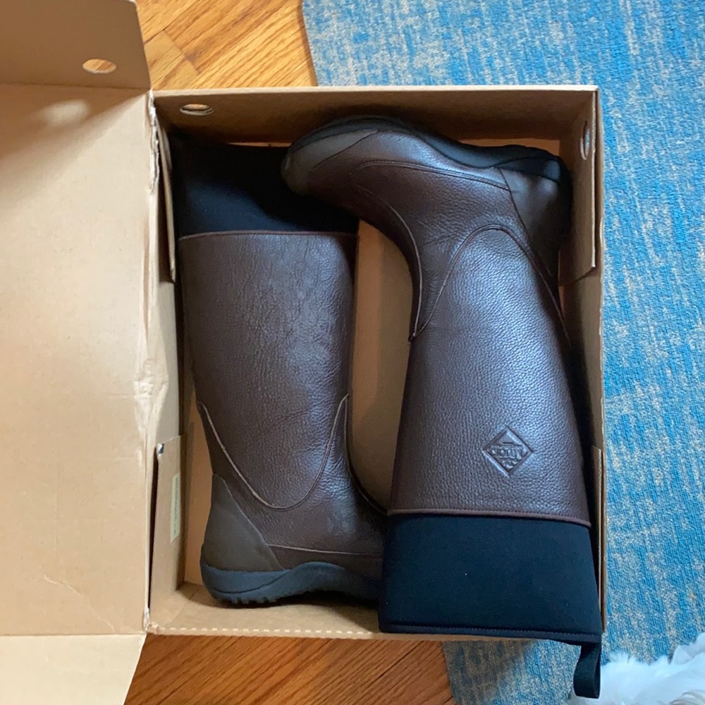 NWT Muck Boots